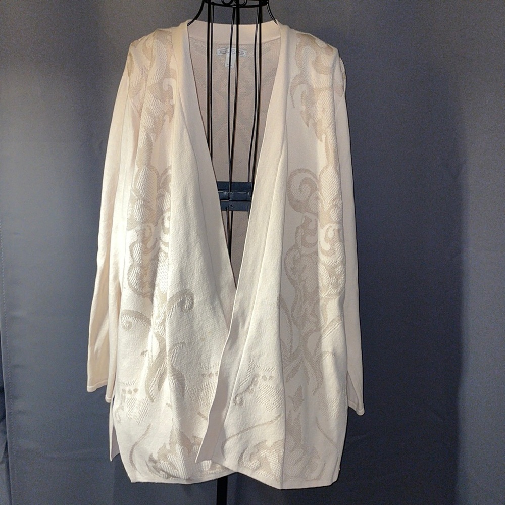 Dana Bachman Women’s Shawl.  Size Large.